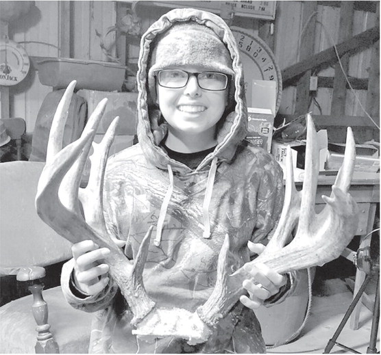 Marathon girl fighting cancer takes down trophy buck