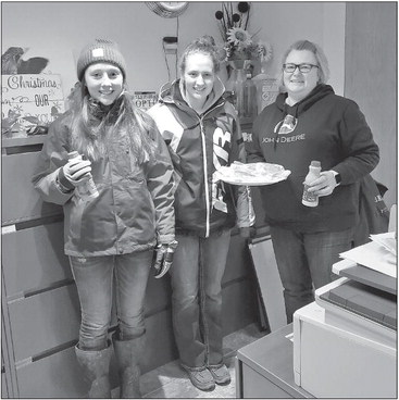 Colby FFA officers make cookies for local farmers