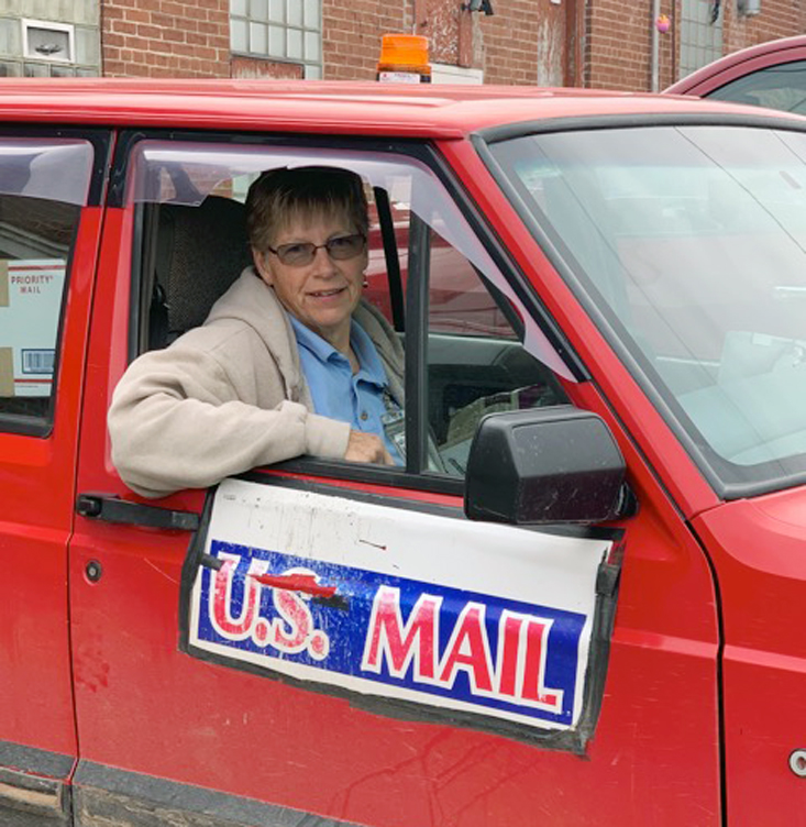 Cadott mail carrier makes her final Route 1 delivery Cadott mail carrier makes her final Route 1 delivery