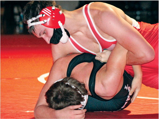 Raiders keep meet close, win it with late pins