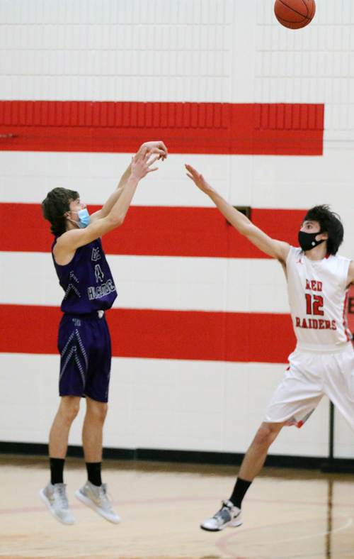 Chieftains see close game go to Bruce to end season