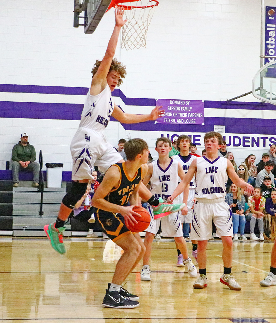Chieftains top Warriors, fall to high-scoring Trojans