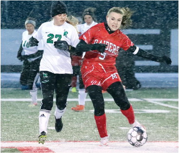 Rhinelander uses wind to take big lead, blows by Medford 9-1 Rhinelander uses wind to take big lead, blows by Medford 9-1