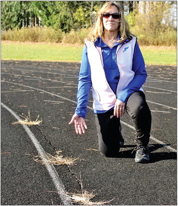Athens track on capital referendum