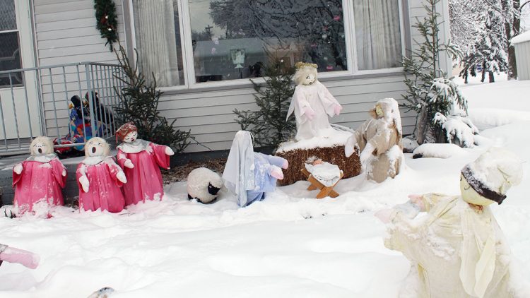 Handmade nativity sets the scene for Christmas Handmade nativity sets the scene for Christmas
