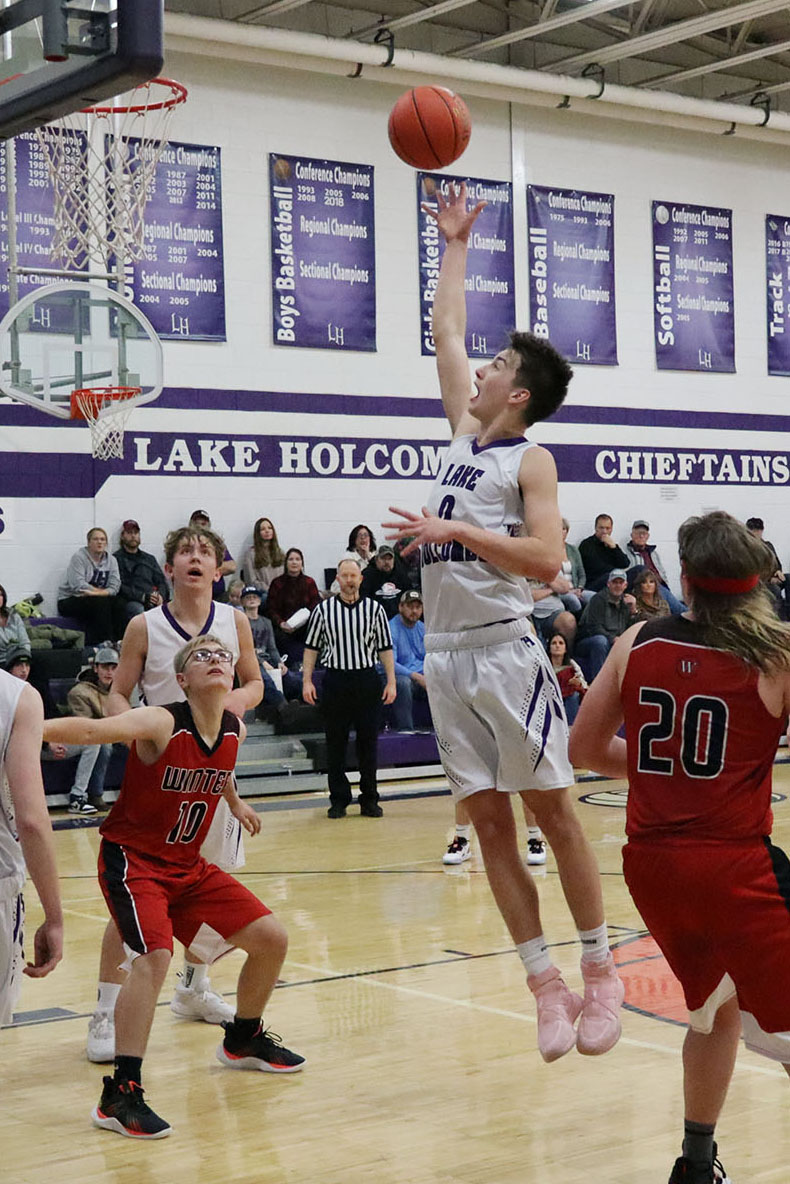 Lake Holcombe pulls out win over Warriors