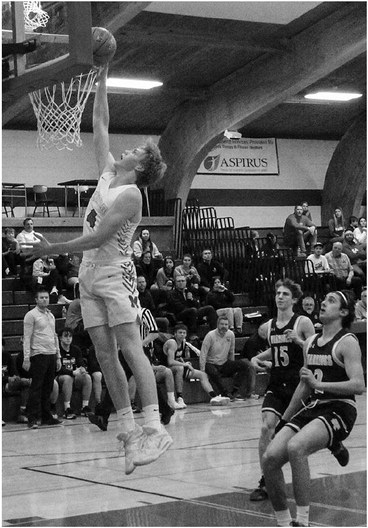 Raiders finish strong with Senior Night win over West Raiders finish strong with Senior Night win over West