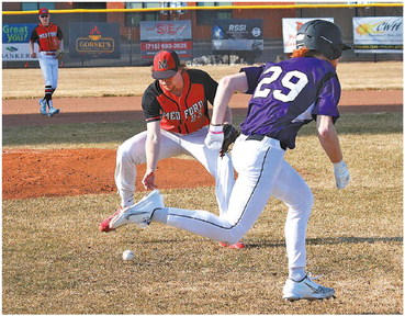 Raiders get a big one at Mosinee to start GNC play