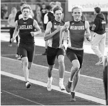 Richter gets 400 record; both  Medford teams 2nd in GNC