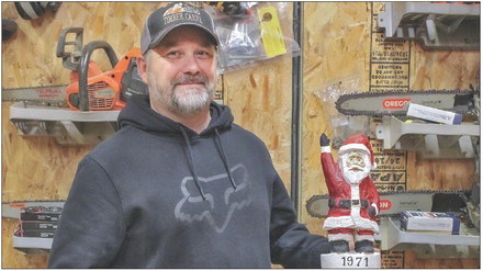 Nowacki carves unique gift for an area man