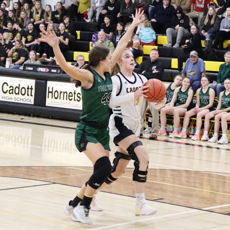 Cadott watches games go way of Thunder, Crickets
