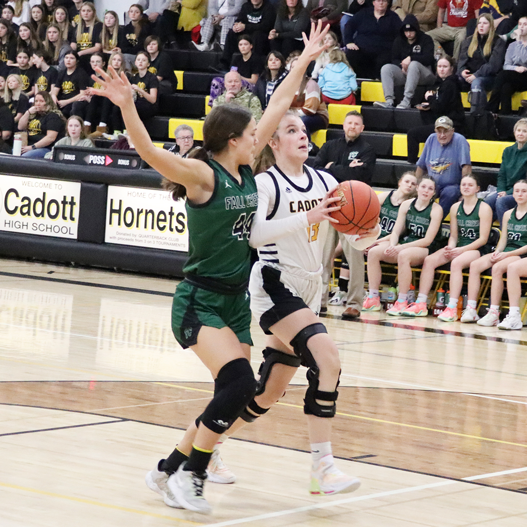 Cadott watches games go way of Thunder, Crickets