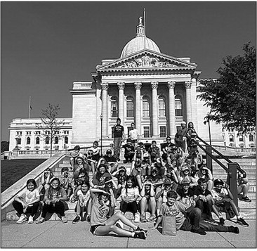 FOURTH GRADE VISITS STATE   CAPITOL
