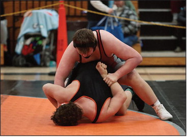 6 NGL wrestlers advance to sectionals 6 NGL wrestlers advance to sectionals