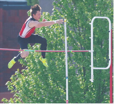 Boys come so close to title; girls finish fourth in the GNC Boys come so close to title; girls finish fourth in the GNC