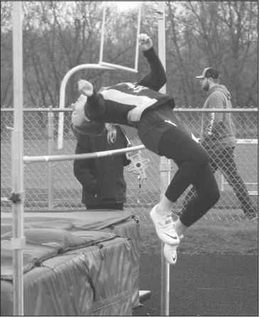 In 1st home meet since the 1970s, Loyal earns 4 first-place finishes