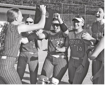 Medford hits Jays with early knockout punch in 7-3 win