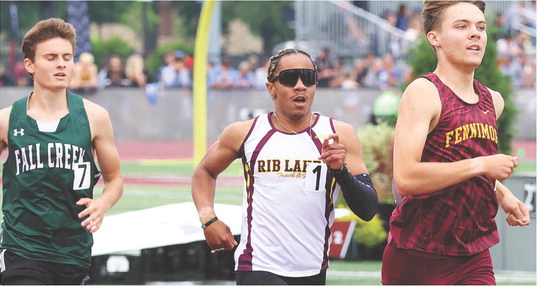 Scott medals in 800; boys relay, Henderson in top 10