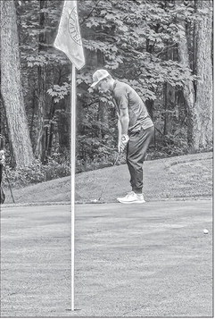 Hornet golf ties for seventh at Marathon regional meet