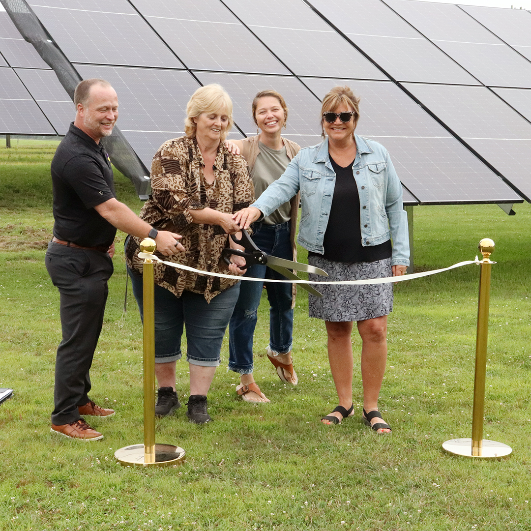Gilman cuts ribbon on school solar project