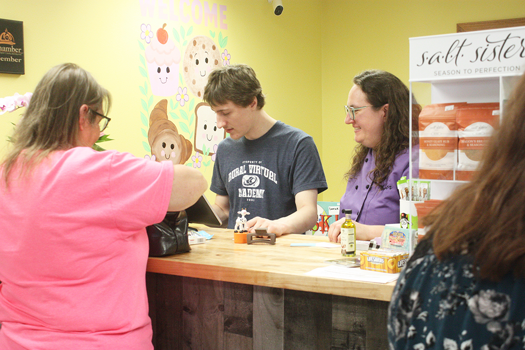 Am’s Cakes and Bakes opens store in Medford