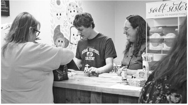 Am’s Cakes and Bakes opens store in Medford