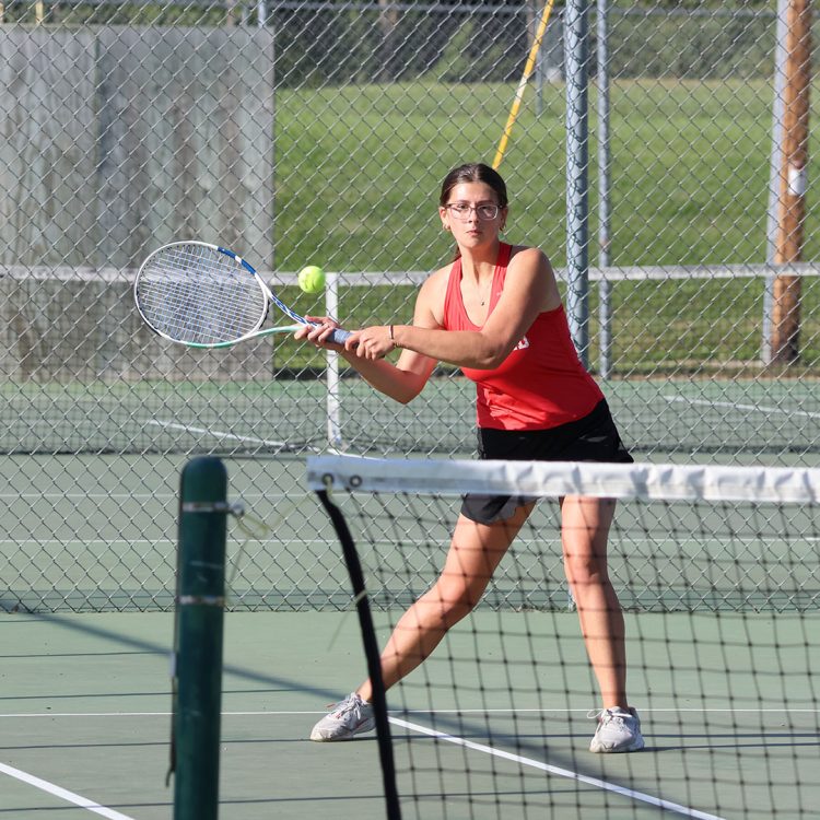 A perfect 21 so far for tennis team A perfect 21 so far for tennis team