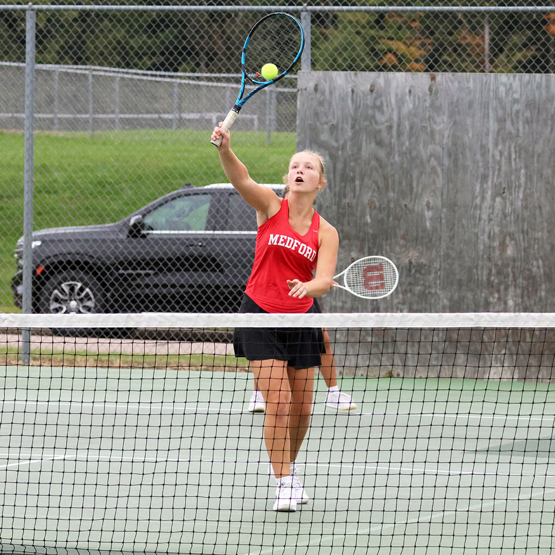 GNC race tightens as Medford drops two; Raiders 2-1 at Amery