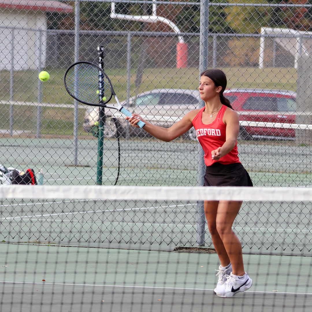 Medford among four teams with title hopes at today’s GNC meet