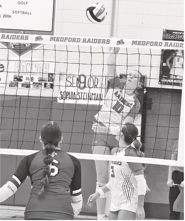 Raiders pull away from pesky Robins, head to Waupaca next