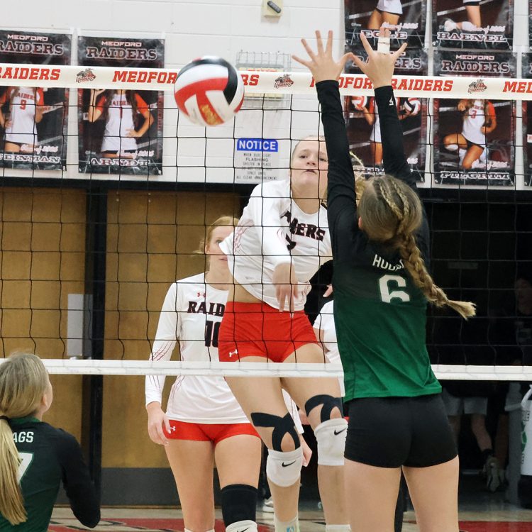 Raiders pick up two more GNC wins, get 3-seed in tourney