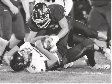 Executing to near perfection, Pirates advance to 8-man’s Elite 8