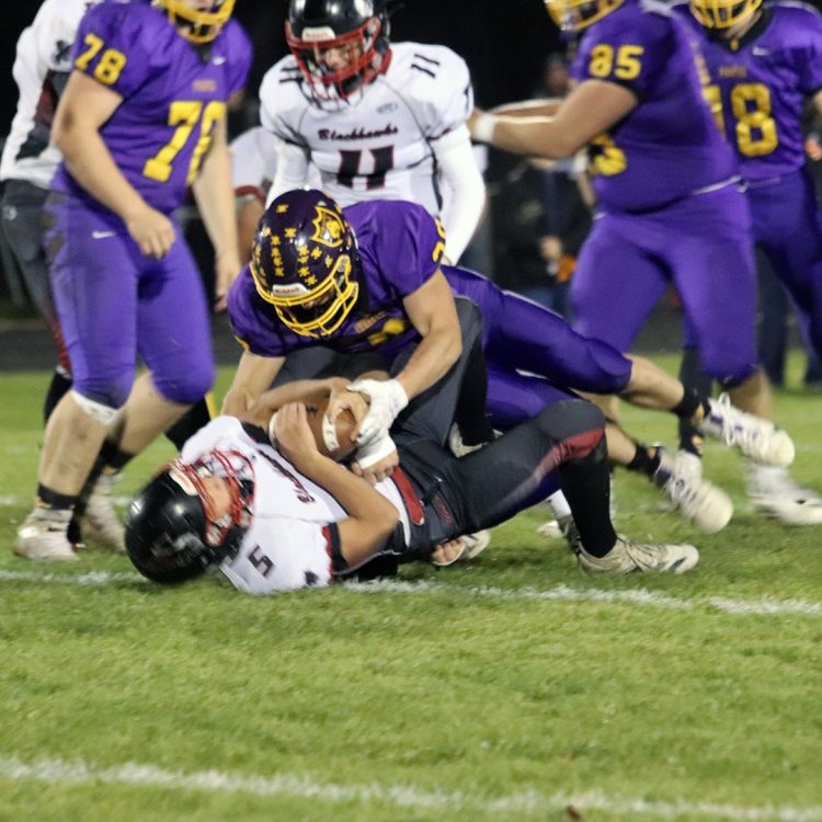 Executing to near perfection, Pirates advance to 8-man’s Elite 8