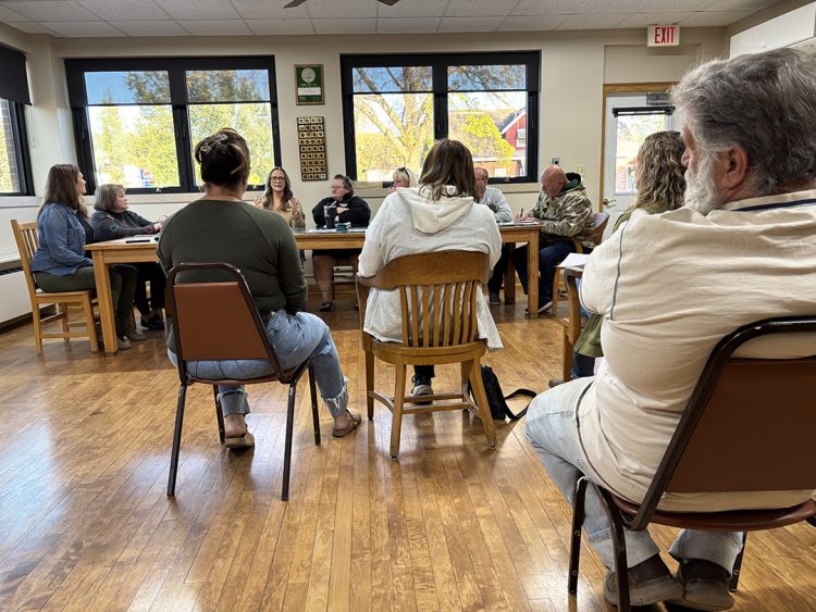 Gilman civic leaders begin planning for a Christmas festival Gilman civic leaders begin planning for a Christmas festival
