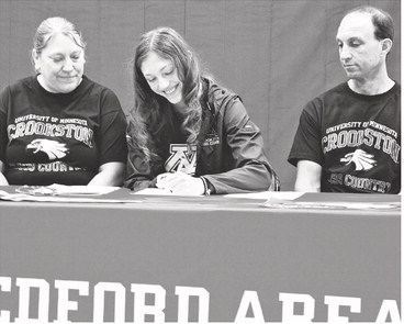 Lindsay Kahn finalizes her commitment to UM-Crookston