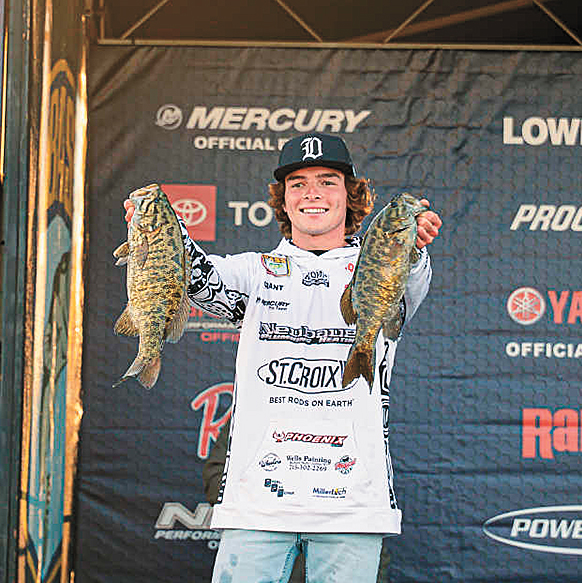 Neubauer makes the top-10 cut, places 6th, at Mississippi River event