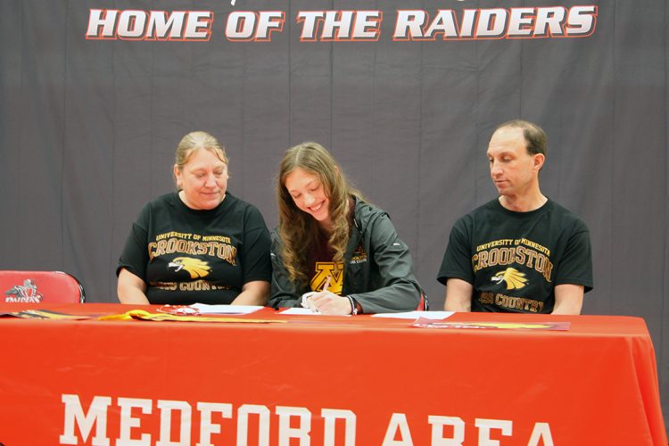 Lindsay Kahn finalizes her commitment to UM-Crookston