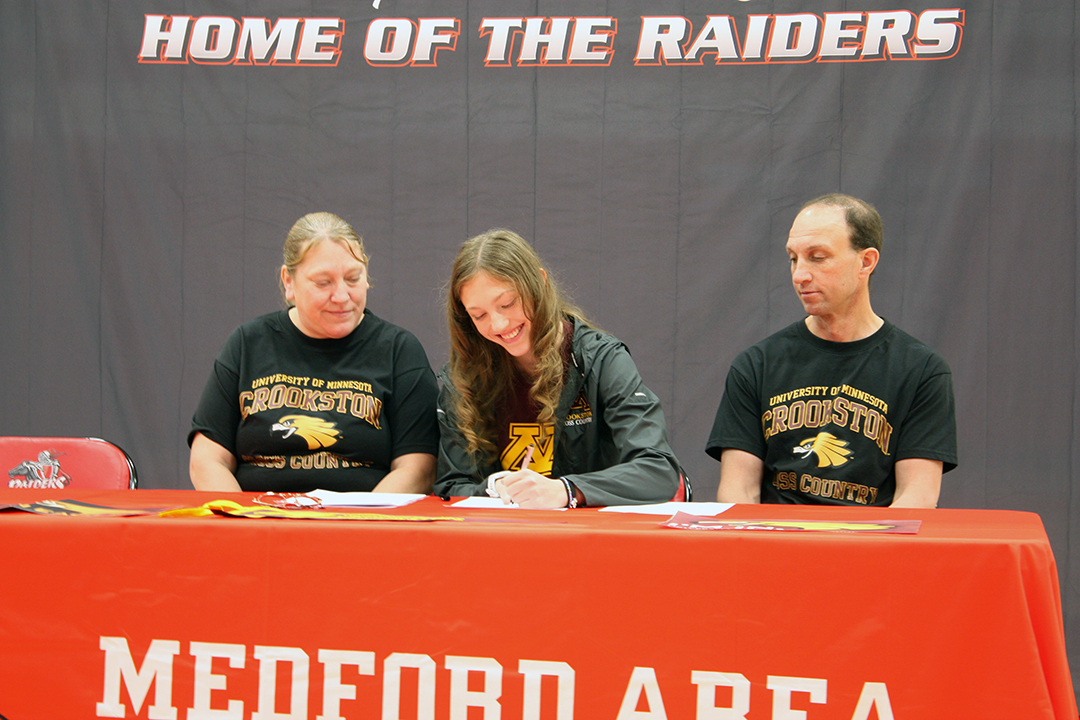 Lindsay Kahn finalizes her commitment to UM-Crookston