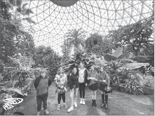 SPANISH CLUB VISITS MILWAUKEE DOMES