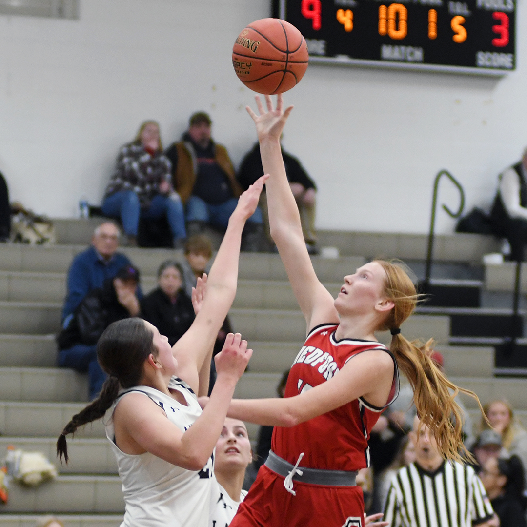 Medford puts end to Lakeland hex with dominant effort Friday