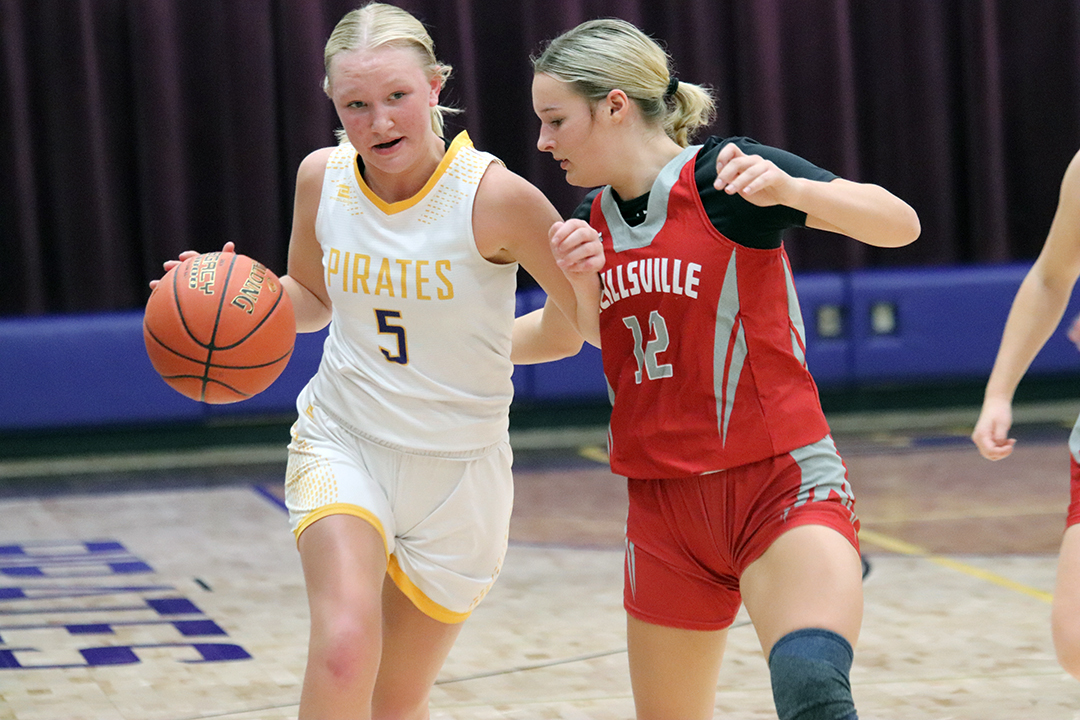 Pirates throttled by Warriors, lose in last-second to New Auburn