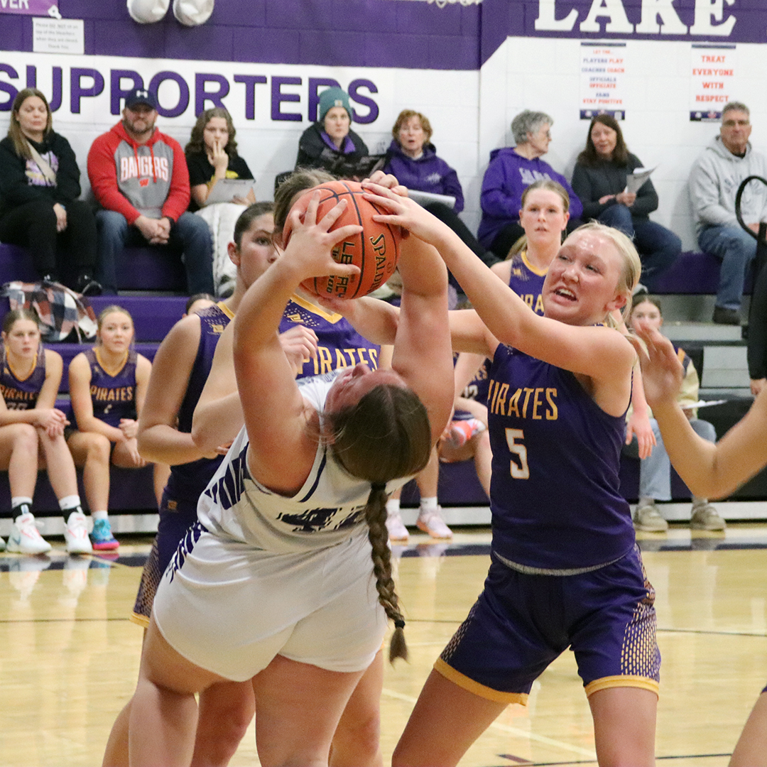 Pirates rally from 21 down to stun Spencer by three