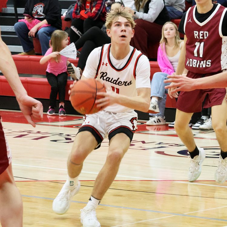 Raiders get key road win at Pines, bury Antigo in GNC play