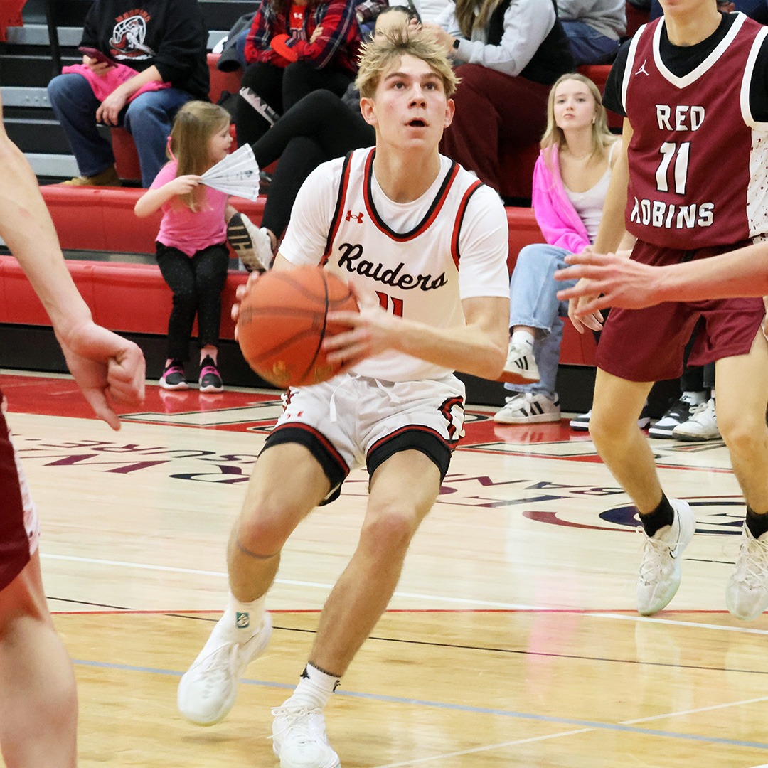 Raiders get key road win at Pines, bury Antigo in GNC play