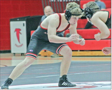 Boys host dual meet, girls head to Altoona, Wausau