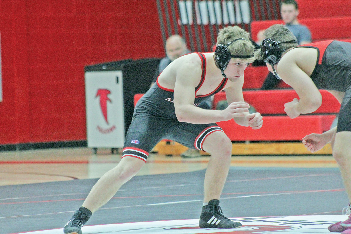 Boys host dual meet, girls head to Altoona, Wausau