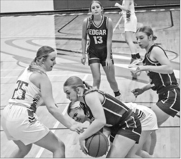 Edgar boys, girls win holiday tournament