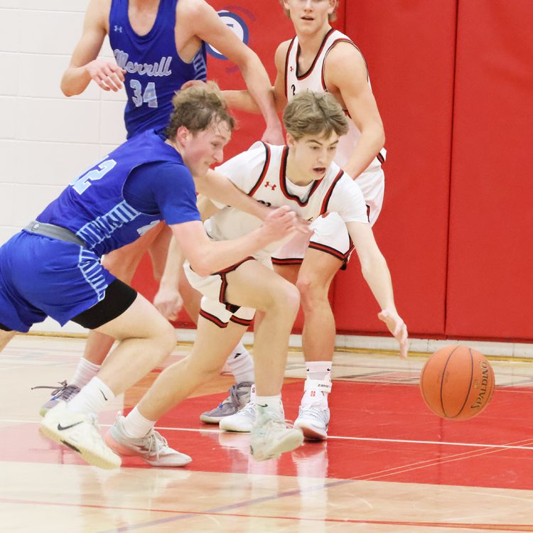 Defensive stop seals muchneeded close win for Raiders