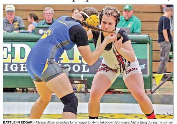 Blasel earns top spot in Marshfield, boys go 1-1