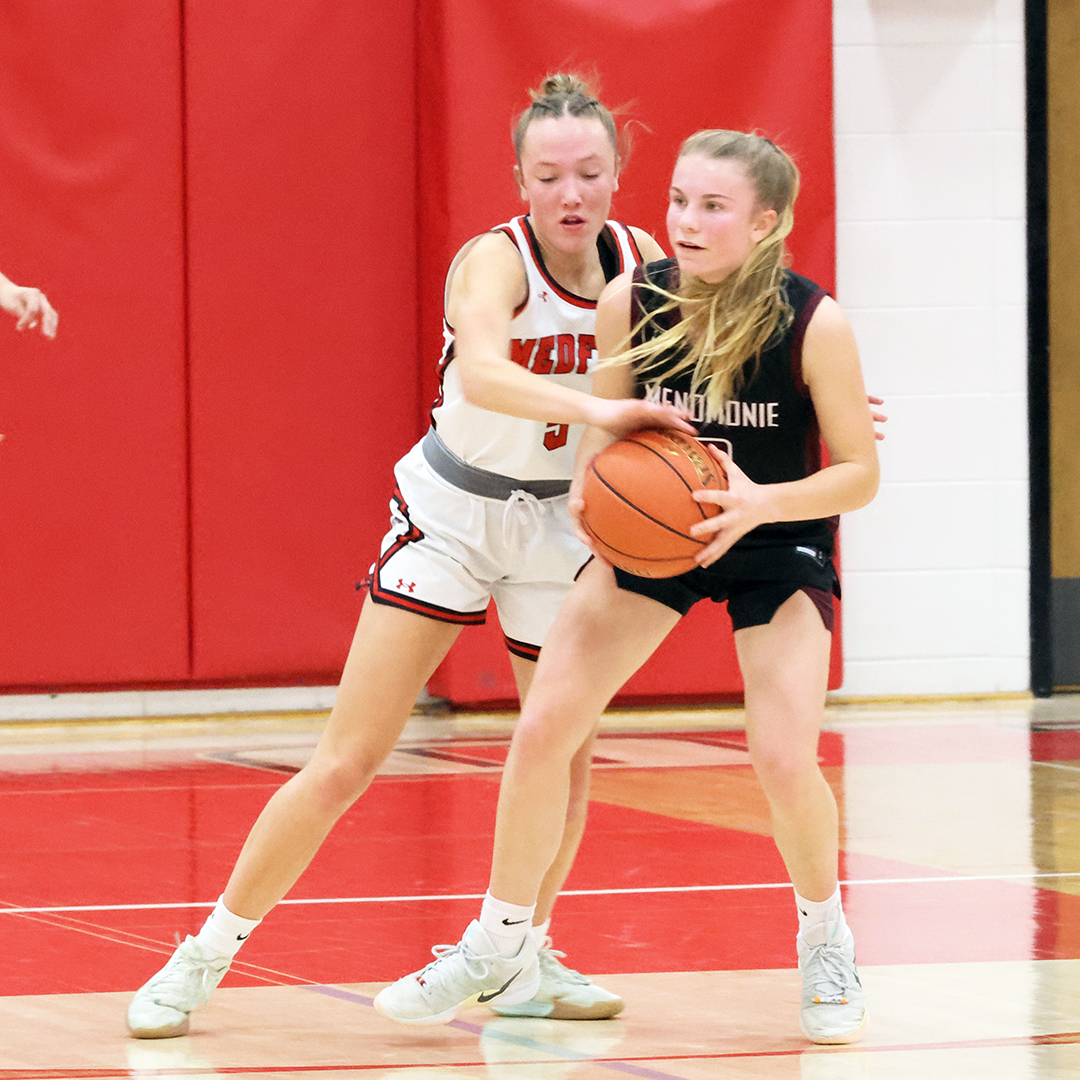 Hraby sparks offense early; Raiders outrun Mustangs Friday